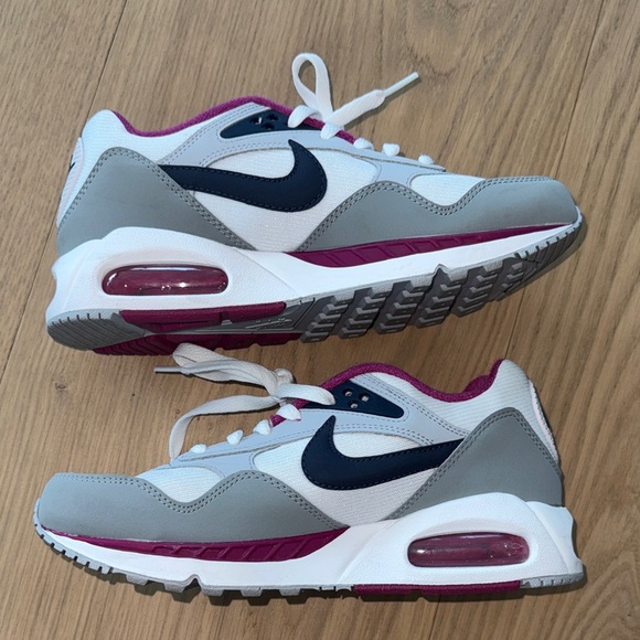 Nike AirMax Correlate Sneakers with Fuchsia Highlights 8.5 - Picture 6 of 9